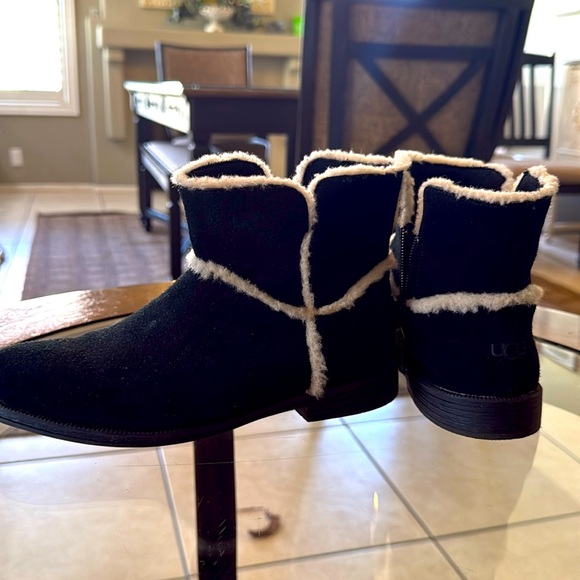 UGG Other - UGG Coletta boot Fleece Lined Big boys black  size 4